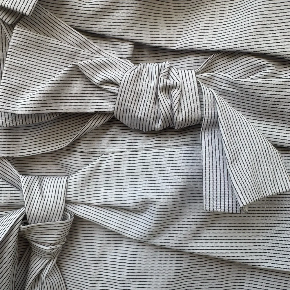 TIBI
BOW DETAILS STRIPES SLEEVELESS TOP - Picture 5 of 10
